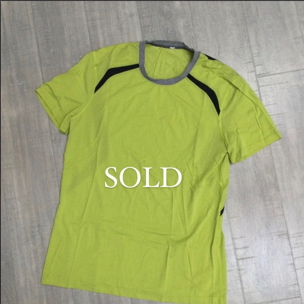 Men’s Lulu Lemon Short Sleeve Shirt…